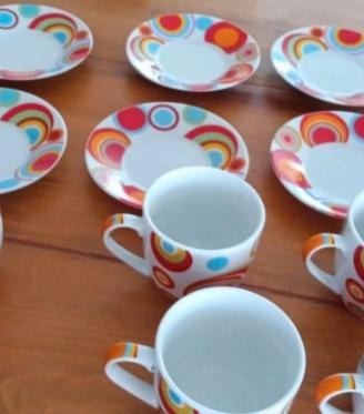 Tazze da tè con piattini 