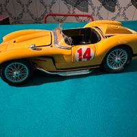 Modellino BBurago Ferrari Testarossa 1957 1/18