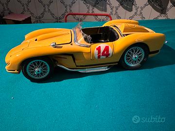 Modellino BBurago Ferrari Testarossa 1957 1/18