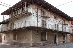 CASA SEMINDIPENDENTE A CIRIÈ