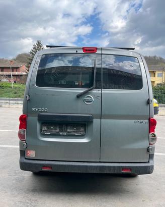 Vendiamo ricambi Nissan NV200