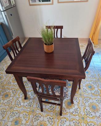 Tavolo allungabile con sedie