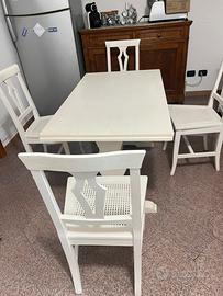Tavolo legno bianco con sedie