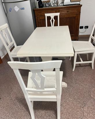 Tavolo legno bianco con sedie
