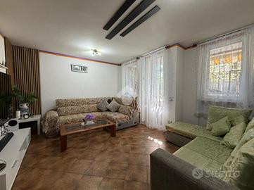 VILLA A SCHIERA A TRECATE