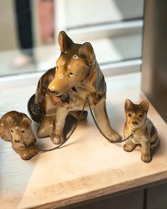 Famiglia di cani in ceramica vintage