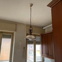  cucina completa e lampadari