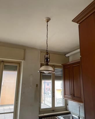  cucina completa e lampadari