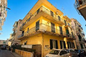 3 LOCALI A TORRE DEL GRECO