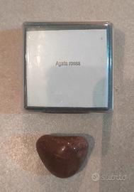 la pietra della foto è un'agata rossa burattata.