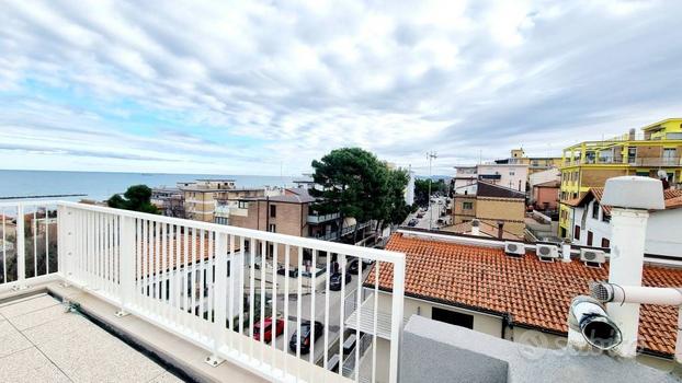 GRANDE APPARTAMENTO CON TERRAZZA