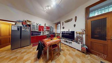 QUADRILOCALE DISPOSTO SU DUE LIVELLI