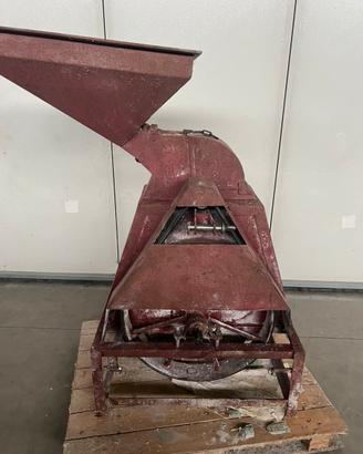 Mulino per cereali da attaccare al trattore