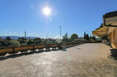 4 LOCALI A TOSCOLANO-MADERNO