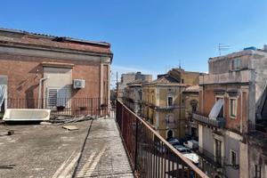 Indipendente su Palazzo Storico Zona via Garibaldi