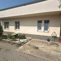 ROVELLASCA: bilocale al piano terra in piccolo con