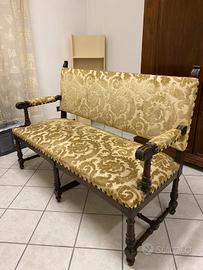 Antico divano +4 sedie stile rinascimentale