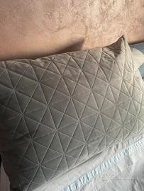 Due cuscini grandi da arredo