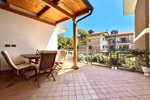 Torrette : Ristrutturato con terrazzino