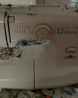 Macchina da cucire elettrica Victoria