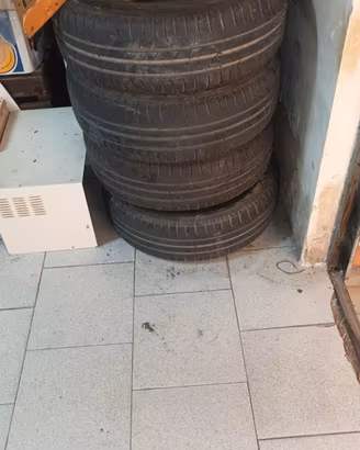 prezzo bomba pneumatici completi di cerchi