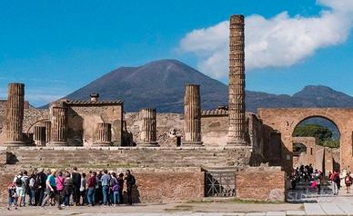 1° MAGGIO CON PISCINA,GIARDINO,TERRAZZA e BARBECUE