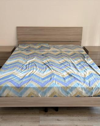 Struttura letto + 2 comodini + comò