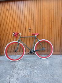 bicletta da corsa scatto fisso 