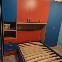 Cameretta con letto contenitore a ponte più scrvan