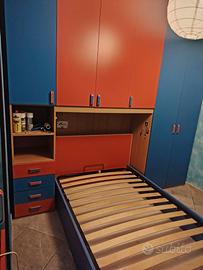 Cameretta con letto contenitore a ponte più scrvan