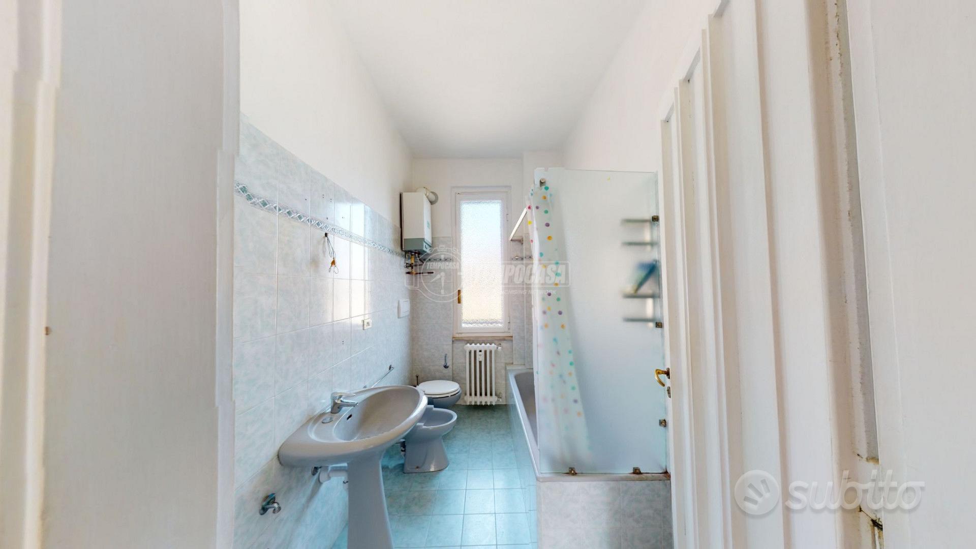 Stanza singola in Madonna del Pilone, foto 10 di 16