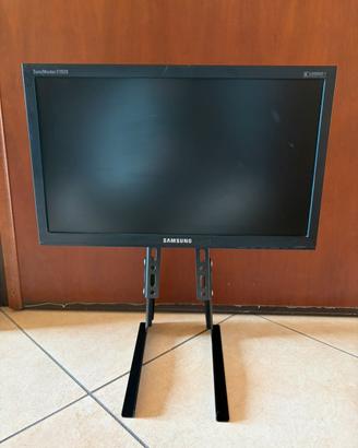 Monitor Samsung 19” regolabile in altezza VGA