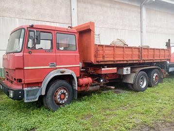 autocarro scarrabile FIAT IVECO 175/24