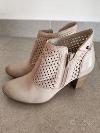 Stivaletti con tacco primaverili beige