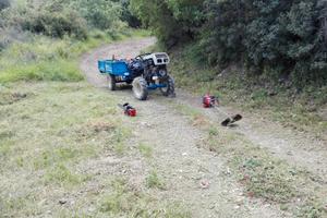 seminatrice a righe e moto agricola 