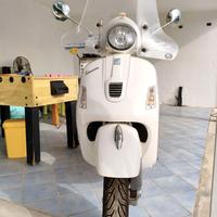 Piaggio Vespa 300 GTS, km. 12.423 originali