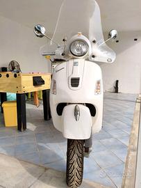Piaggio Vespa 300 GTS, km. 12.423 originali
