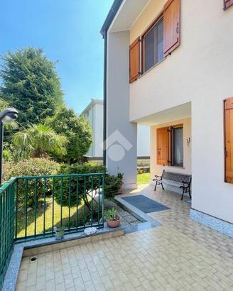 VILLA A SCHIERA A SARONNO
