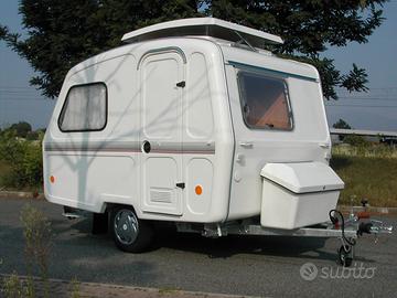 Roulotte vetroresina Pol Mot L126