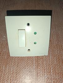 Interruttore deviatore + presa 230V vintage Vimar 