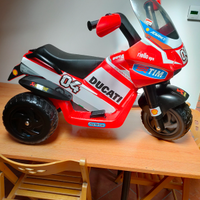 Peg Perego Ducati Desmosedici moto a tre ruote