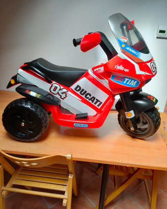 Peg Perego Ducati Desmosedici moto a tre ruote