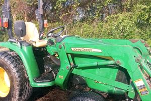 trattore idrostatico John Deere 3036E