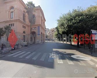 Salerno centro- ampia soluzione
