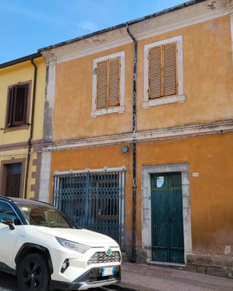 Ittiri. Terratetto su due livelli con cortile