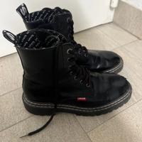 Levis scarpe