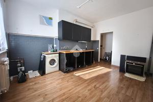 MONOLOCALE A CORMANO