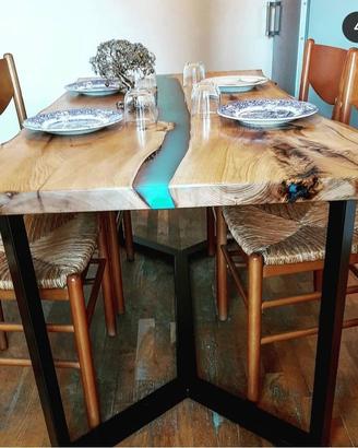 Tavolo legno e resina