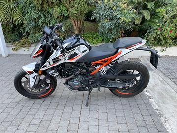 KTM 125 Duke - (A1)