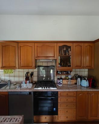 Cucina in legno + tavolo e 4 sedie